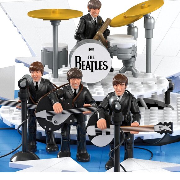 NIB MEGA The Beatles Building Set with 681 Pieces, 4 Poseable Action Figures - Picture 4 of 9